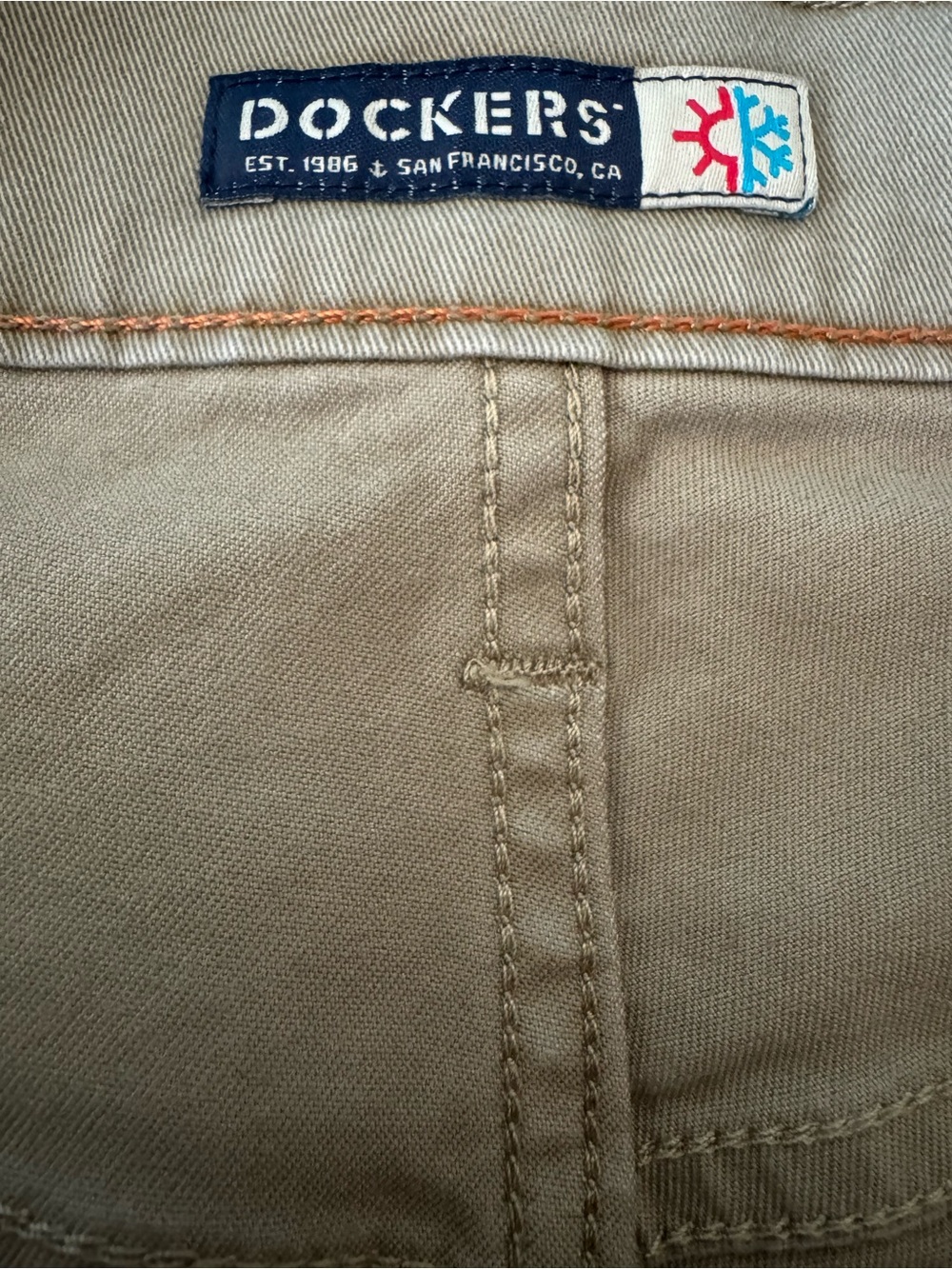 Dockers Men's Straight Fit Jean Cut All Seasons Tech Pants. (38 x 34). EUC - Picture 8 of 11